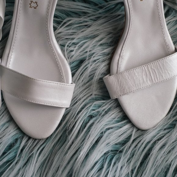 White heels - Picture 4 of 11